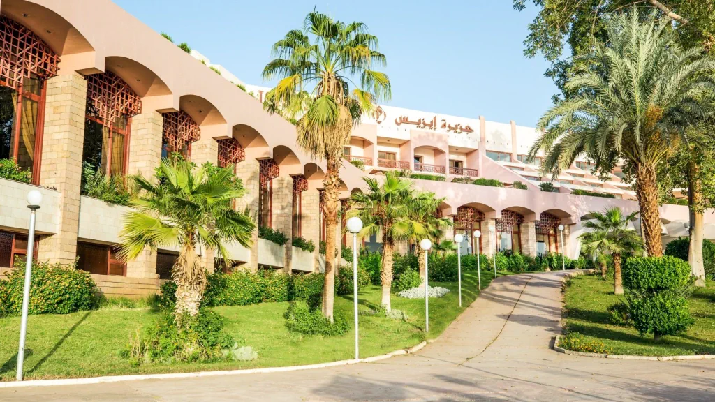 الفندق بيراميزا ايزيس ايلاند ريزورت - أسوان